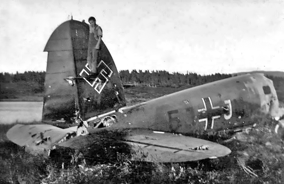 Tysk fly styrta ved Fagerli 1940. Bilde frå Johan Brandstad/Vegar Skar