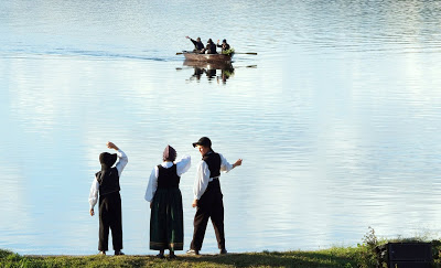 dscf1783wawingfromshore