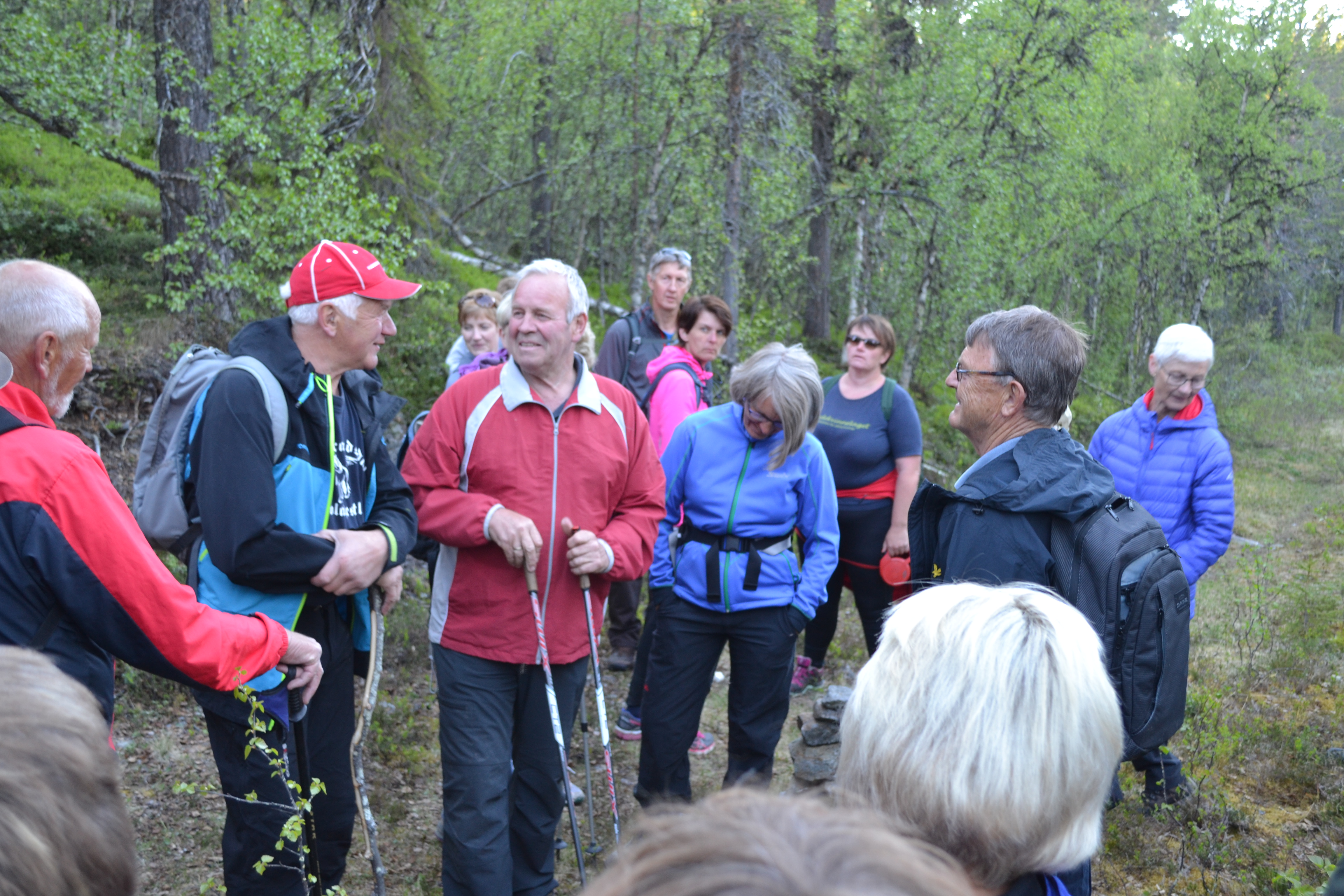 Lodver Bryhn (i raud jakke) og Anders Haugen (til høgre) var kjentmenn under turen.