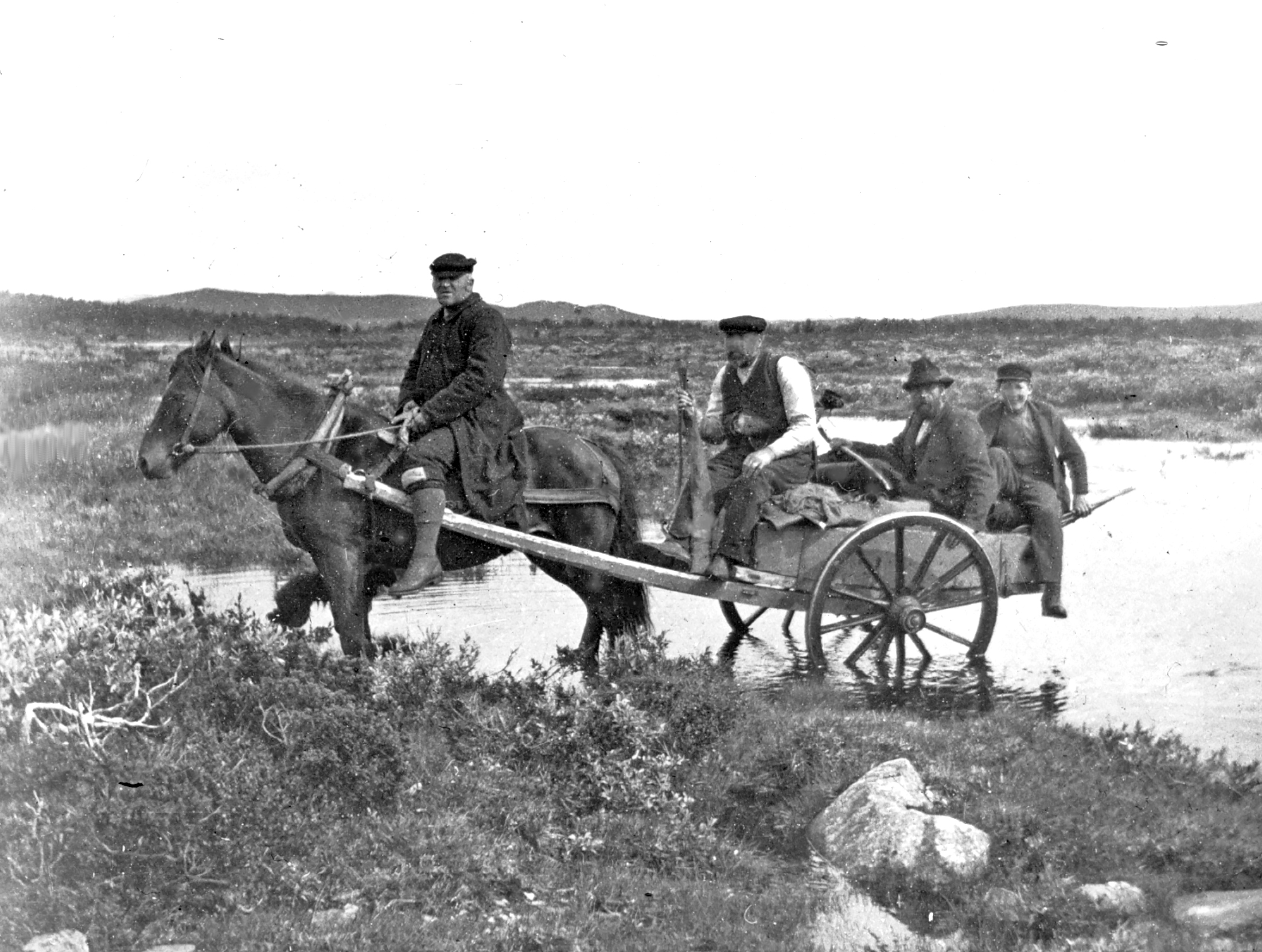 img002 Melgaard2, på vei til Storjetningen, f.v. Petter P. Seilstad, Ivar Holen, Thorvald Isum og Arnt Kristiansen (bykar)