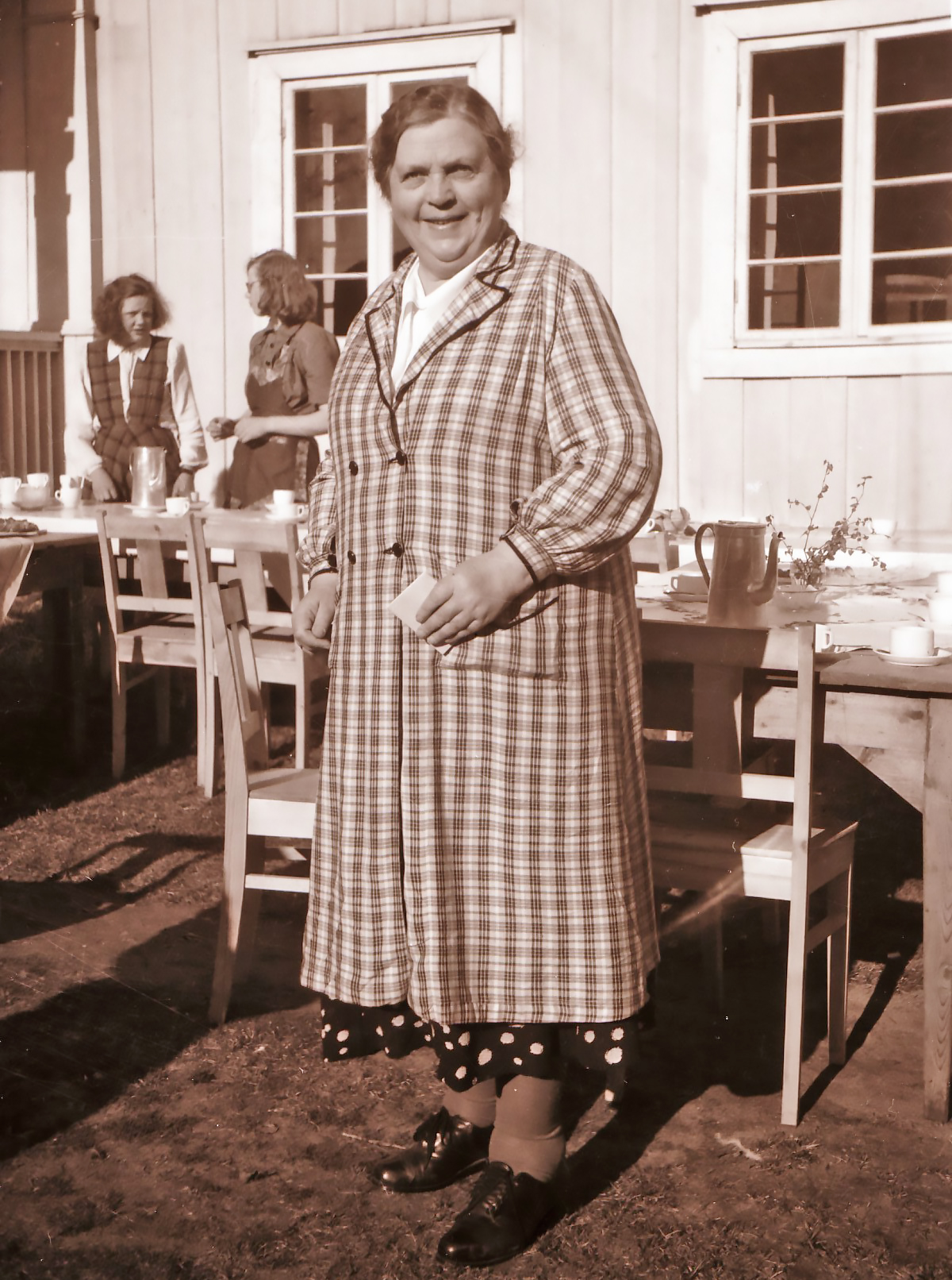 Lise framfor internaten
