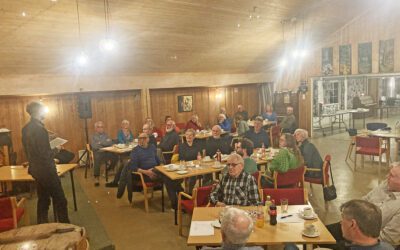 Inn kjem Slåstuen og Steig